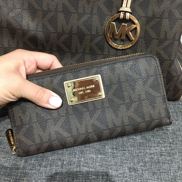SOLD❗️Michael Kors Set: Brown Logo Purse&wallet - Picture 3 of 8